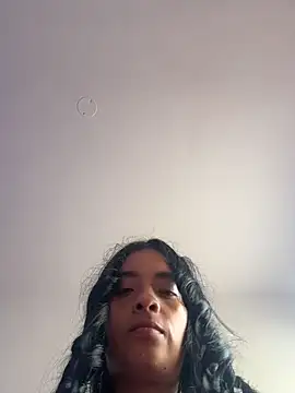 Laura fernandezII online show from November 3, 2025, 7:39 pm