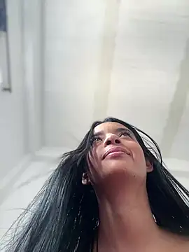 Laura fernandezII online show from March 19, 2025, 6:12 pm