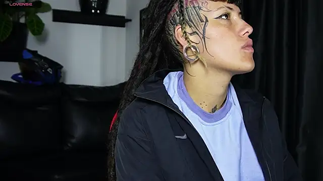  sharlotte777 online show from March 31, 2026, 2:08 pm