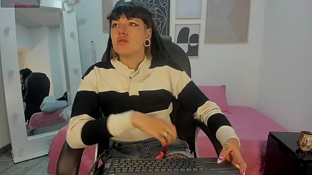  sharlotte777 online show from September 29, 2025, 1:50 pm