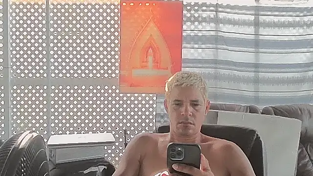 Snapshot of cubano1082 chatting on July 9, 2026, 12:59 pm cubano1082 online show from July 9, 2026, 12:59 pm