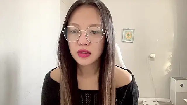 Risalynn online show from February 6, 2025, 3:27 am