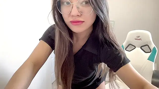 Risalynn online show from February 18, 2025, 4:48 am