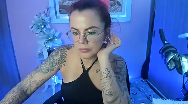 Snapshot of KAROL_MILF chatting on February 14, 2025, 12:41 am KAROL MILF online show from February 14, 2025, 12:41 am