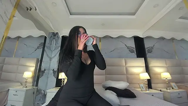 Princess Violett online show from September 25, 2025, 2:12 pm