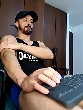 Snapshot of MAXIMUS_MASTE3 chatting on March 9, 2025, 8:18 am MAXIMUS MASTE3 online show from March 9, 2025, 8:18 am