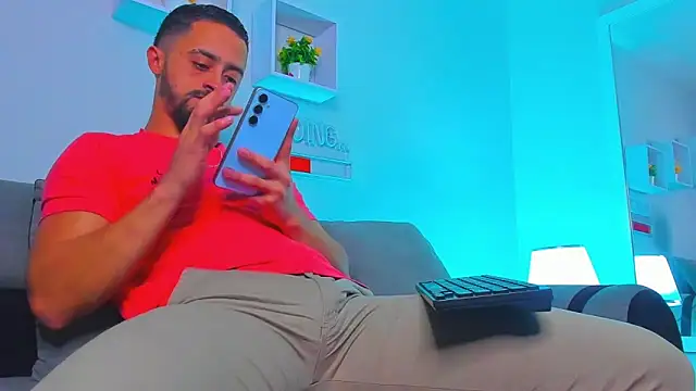 Snapshot of MAXIMUS_MASTE3 chatting on February 25, 2026, 11:48 pm MAXIMUS MASTE3 online show from February 25, 2026, 11:48 pm