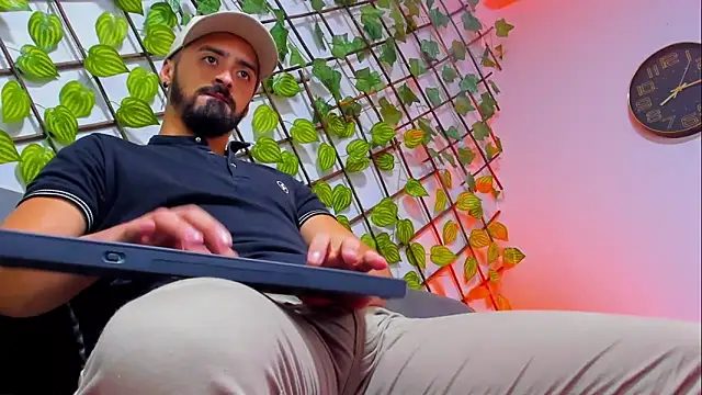 Snapshot of MAXIMUS_MASTE3 chatting on February 6, 2026, 7:54 pm MAXIMUS MASTE3 online show from February 6, 2026, 7:54 pm