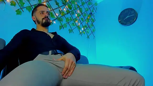 Snapshot of MAXIMUS_MASTE3 chatting on December 17, 2025, 1:49 pm MAXIMUS MASTE3 online show from December 17, 2025, 1:49 pm