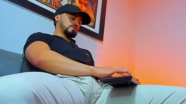 Snapshot of MAXIMUS_MASTE3 chatting on November 5, 2025, 8:45 pm MAXIMUS MASTE3 online show from November 5, 2025, 8:45 pm