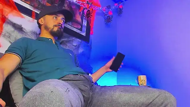 Snapshot of MAXIMUS_MASTE3 chatting on October 9, 2025, 9:37 pm MAXIMUS MASTE3 online show from October 9, 2025, 9:37 pm