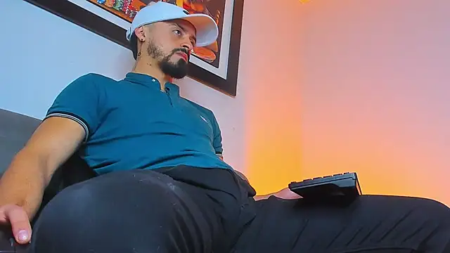 Snapshot of MAXIMUS_MASTE3 chatting on October 4, 2025, 8:54 pm MAXIMUS MASTE3 online show from October 4, 2025, 8:54 pm