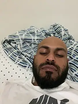 islandvybee55 online show from March 1, 2025, 6:03 am