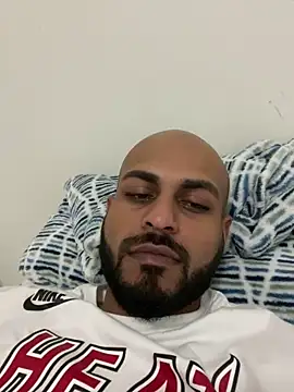 islandvybee55 online show from January 18, 2025, 1:29 pm