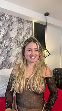 Snapshot of MiaPetit_ chatting on November 7, 2025, 6:01 pm MiaPetit online show from November 7, 2025, 6:01 pm