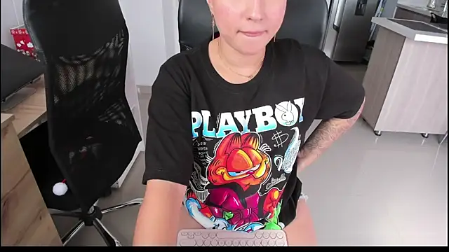 Snapshot of MiaPetit_ chatting on December 11, 2024, 7:46 pm MiaPetit online show from December 11, 2024, 7:46 pm