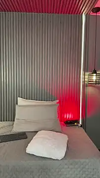 Snapshot of MiaPetit_ chatting on March 3, 2026, 7:10 pm MiaPetit online show from March 3, 2026, 7:10 pm