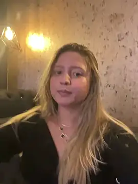 Snapshot of MiaPetit_ chatting on March 8, 2025, 4:50 pm MiaPetit online show from March 8, 2025, 4:50 pm