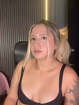 Snapshot of MiaPetit_ chatting on September 13, 2025, 12:54 am MiaPetit online show from September 13, 2025, 12:54 am