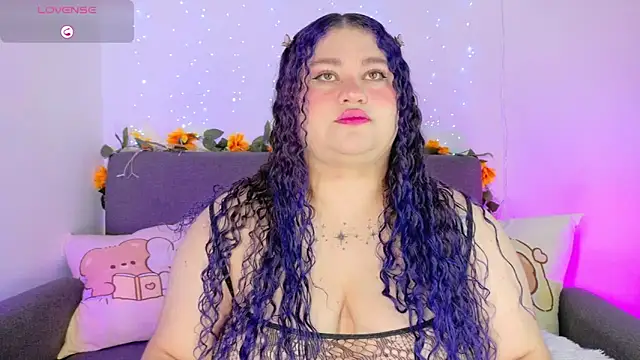 lunitaa0 online show from May 14, 2026, 11:51 am