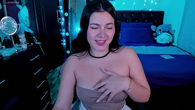 NahiaraEvans  online show from October 3, 2025, 6:26 am