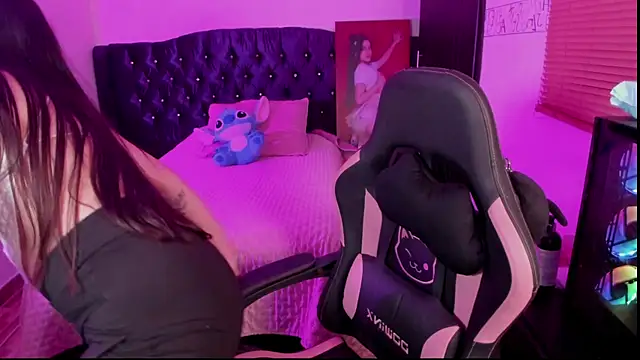 NahiaraEvans  online show from February 19, 2025, 12:14 am