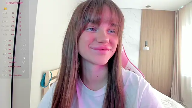 aesthetics  tease online show from October 20, 2025, 3:19 am