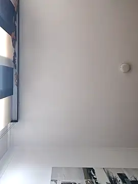 Latiinvenushot online show from October 28, 2025, 3:22 pm