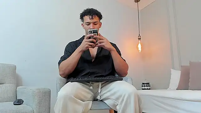 Dominick star online show from March 3, 2025, 4:00 am