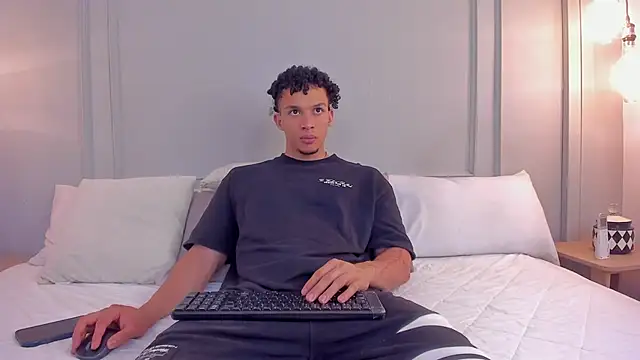 Dominick star online show from December 4, 2025, 4:33 am