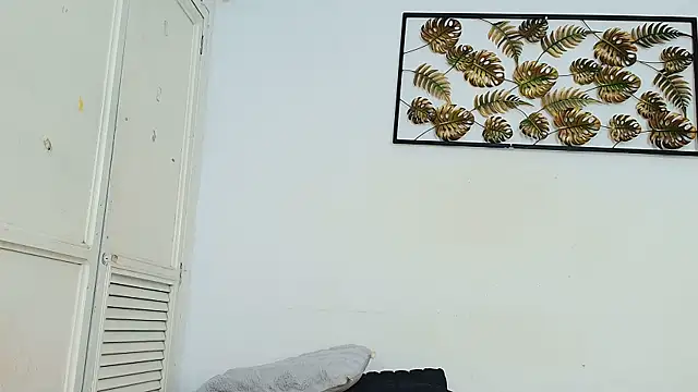 natalia aguirre1 online show from September 14, 2025, 12:16 pm