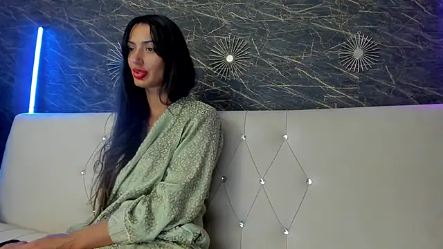 moona ray online show from September 23, 2025, 7:43 pm