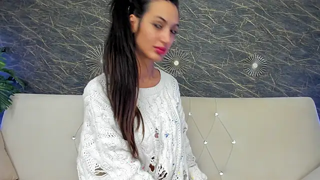 moona ray online show from November 24, 2025, 8:31 pm