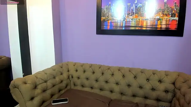 VickyJohnson1 online show from November 1, 2025, 8:25 pm