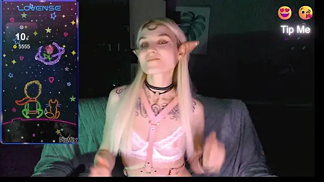 mischellemeow13 online show from September 30, 2025, 11:44 pm