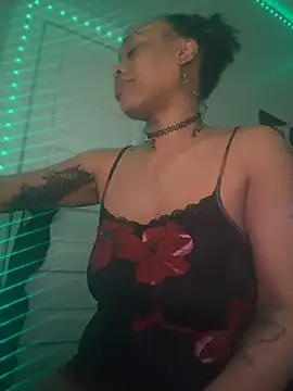 Snapshot of loveluna8 chatting on February 8, 2026, 12:14 pm loveluna8 online show from February 8, 2026, 12:14 pm