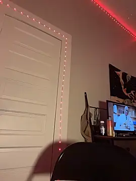 Snapshot of loveluna8 chatting on December 23, 2025, 10:25 am loveluna8 online show from December 23, 2025, 10:25 am