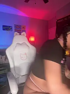 loveluna8 online show from March 21, 2025, 6:38 am