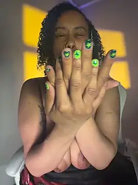 Snapshot of loveluna8 chatting on February 25, 2026, 11:15 pm loveluna8 online show from February 25, 2026, 11:15 pm