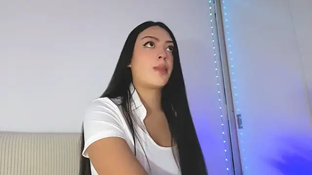 Snapshot of Sweet-Sophiee chatting on February 28, 2026, 3:28 am Sweet-Sophiee online show from February 28, 2026, 3:28 am