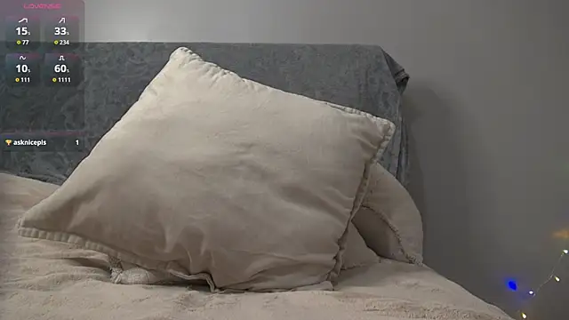 sunnypeachxx online show from December 20, 2025, 4:37 am