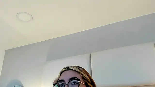 AmbarSantany online show from March 10, 2025, 8:01 pm