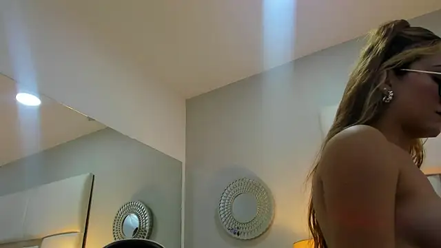 AmbarSantany online show from March 13, 2025, 8:32 pm