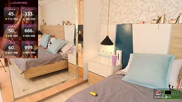 Megansttein  online show from October 16, 2025, 7:33 pm