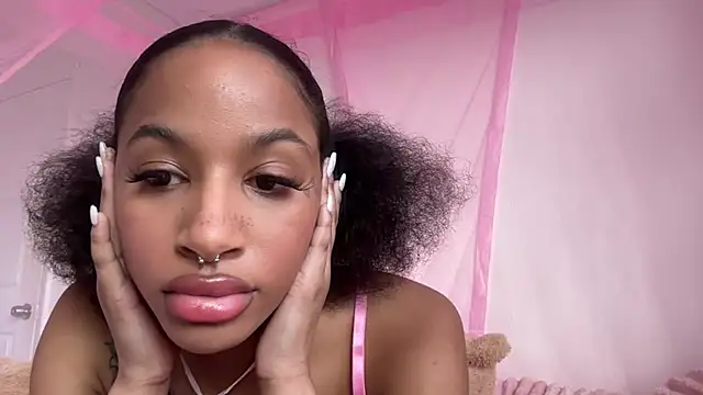 shandiloveslemonss online show from November 13, 2025, 5:06 pm