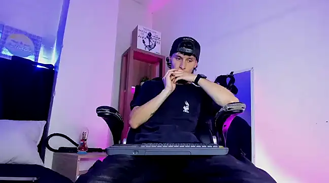 DemianPrince online show from February 13, 2025, 3:50 am