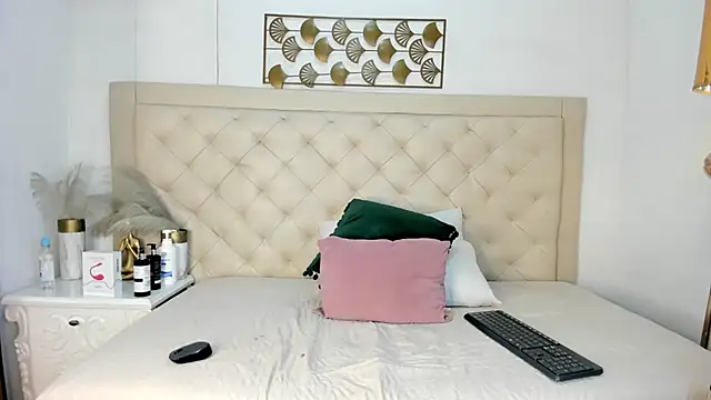  chloe adams online show from March 21, 2025, 11:55 am