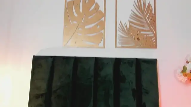 HollyHudsonn online show from January 7, 2025, 3:02 pm