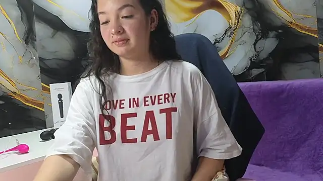 Snapshot of lilimini032 chatting on February 9, 2026, 7:56 pm lilimini032 online show from February 9, 2026, 7:56 pm