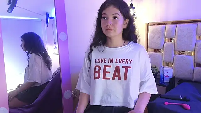 lilimini032 online show from March 16, 2026, 8:33 pm